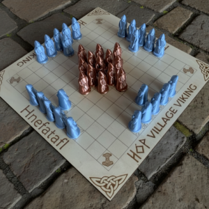 Jeu de Hnefatafl en bois gravé avec pièces 3D – Jeu viking stratégique