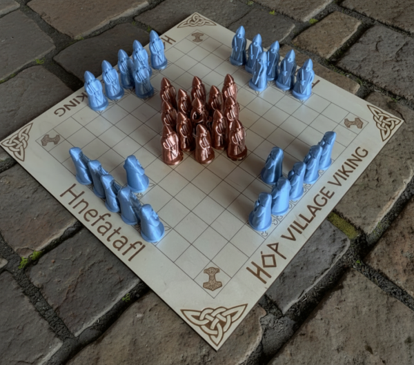 IMG_7482 Jeu de Hnefatafl en bois gravé avec pièces 3D – Jeu viking stratégique