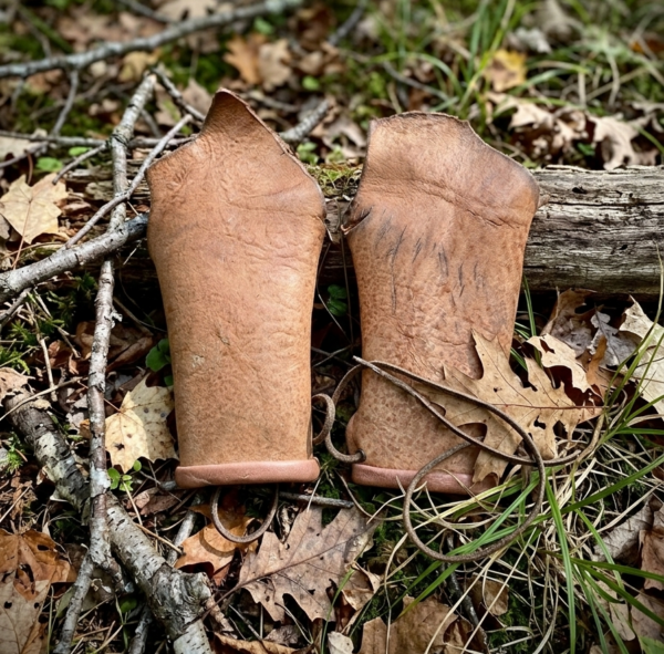 Protège-avant-bras en cuir d’orignal – Fabrication artisanale robuste